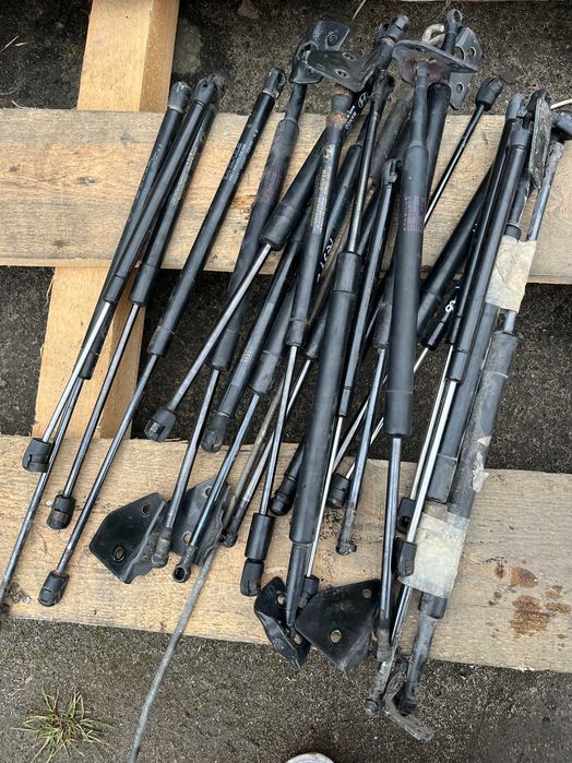 Амортизатор ляди кришки багажника Nissan Pathfinder R51 Нісан