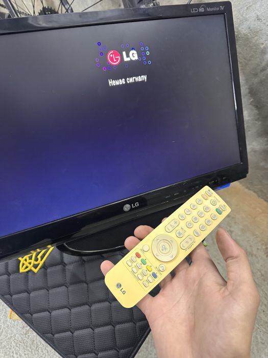 Продам телевізор LG Flatron M2080DF-PZ - монітор-телевізор 20 дюймів