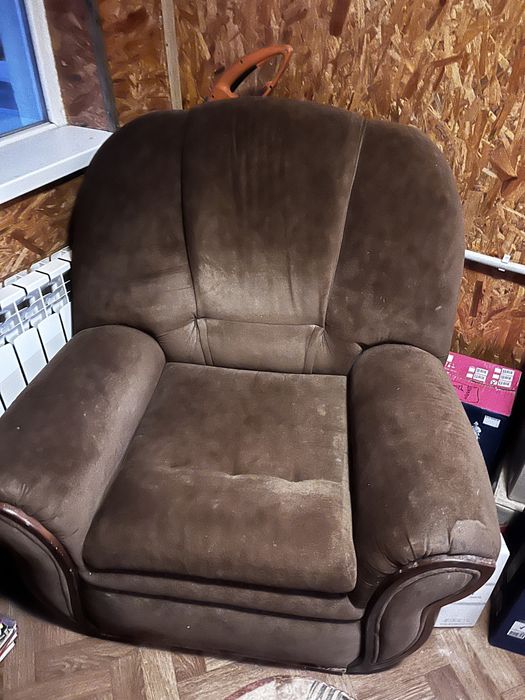 Великі два крісла