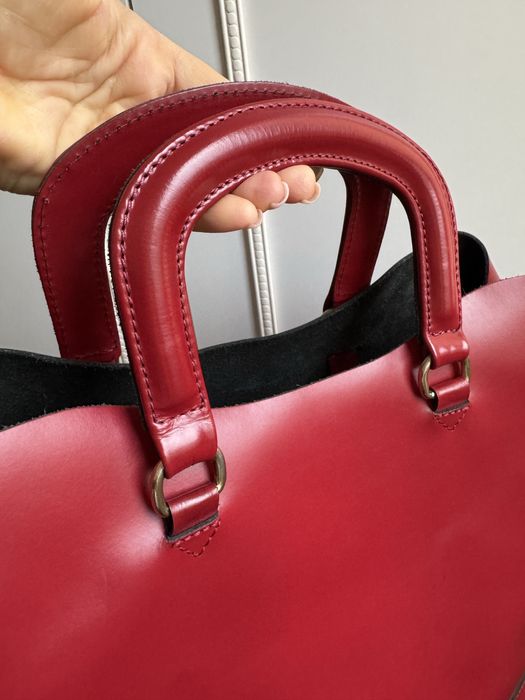 Кожа . Оригинал ,почти новая .