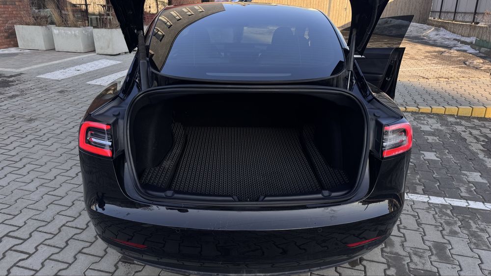 Tesla 3 perfomace 2021