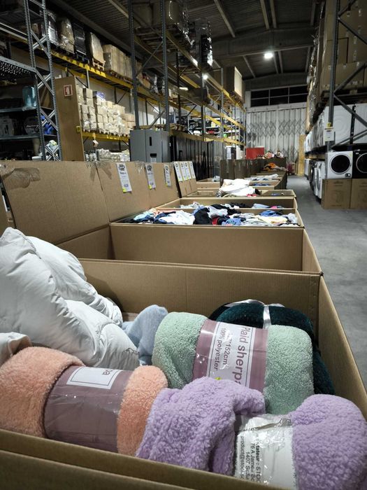 OFERTA ESPECIAL – LOTE MISTO DE ROUPA, CALÇADO E ACESSÓRIOS