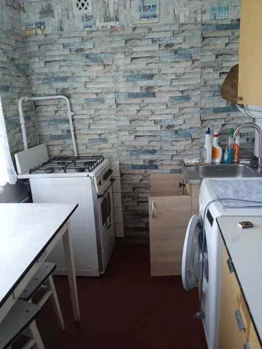 Здам в оренду 2-кімнатну квартиру на Воскресенці. Метро 15 хвилин.