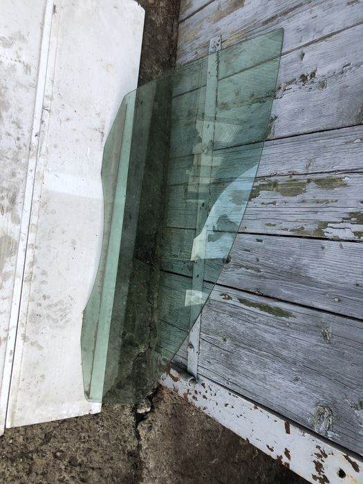 Скло зад і перед праве passat b7