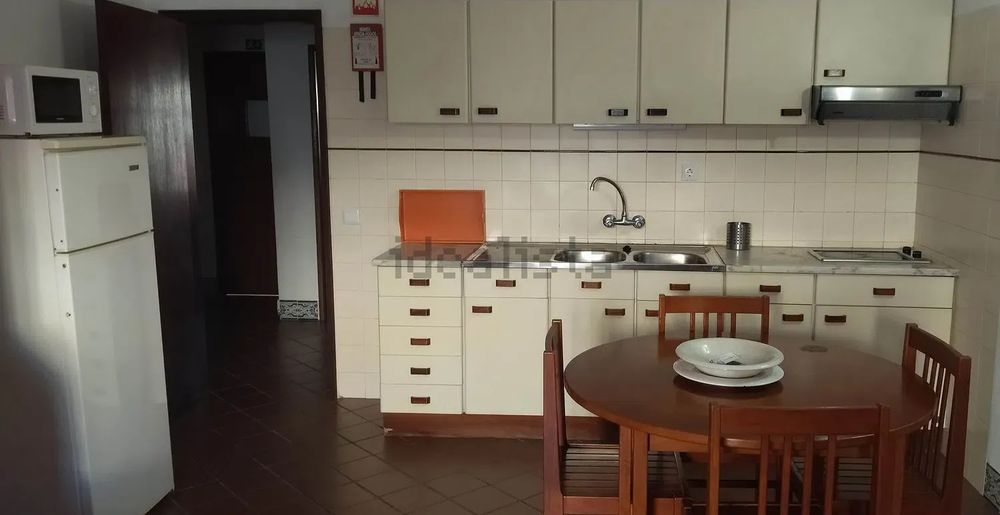 T2 grande pátio e barbecue 5 min pé da praia