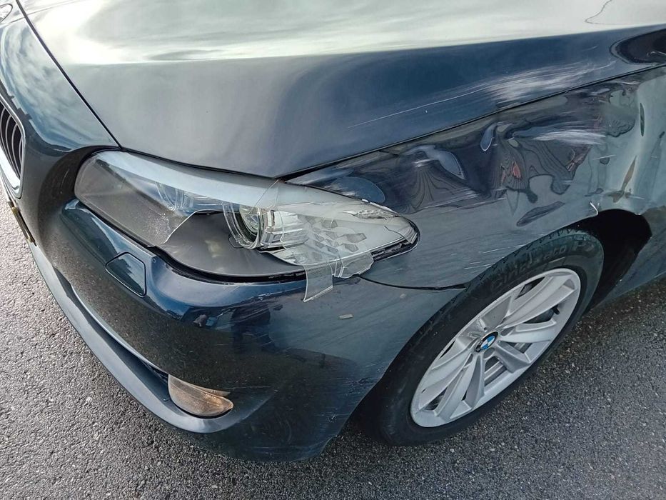 BMW 520 D c/auto - Nacional ( pequeno sinistro )