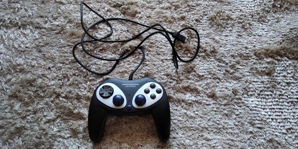 Comando para PC Thrustmaster como novo