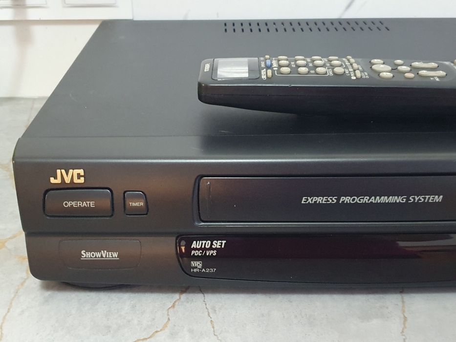 Magnetowid VHS JVC HR-A237 z pilotem