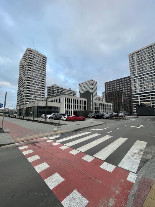 Оренда паркомісць на 1- ому поверсі .Варшавський 3. В.Змієнка 32