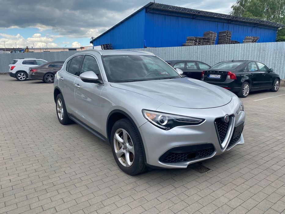 Alfa Romeo Stelvio Q4 - Auto na MIEJSCU