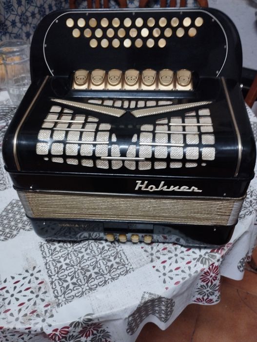 Vendo concertina á 4 voz