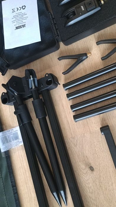 Zestaw karpiowy Rod pod Jaxon Solid Carp + Sygnalizatory Jaxon XTR Carp 2+1 + Hangery 2szt.