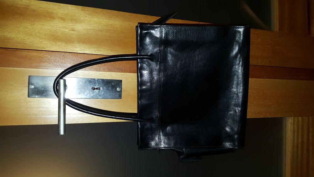 Mala preta em pele da Haity para Senhora