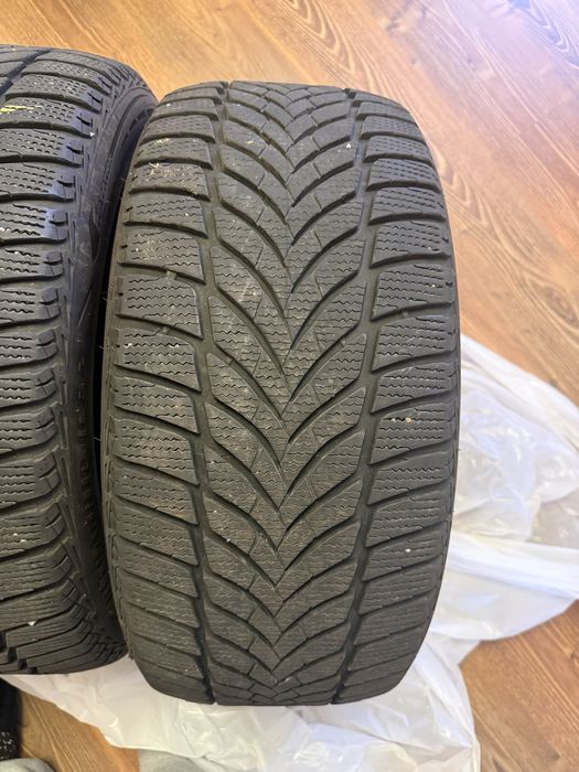 235/45R17 Goodyear Ultragrip Ice 2 XL