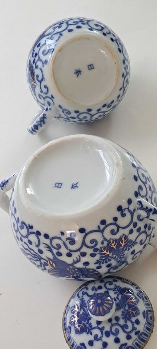 Zabytkowy zestaw cukierniczka i dzbanek