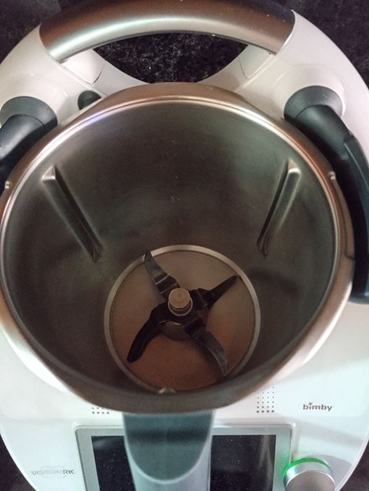 Vendo Bimby TM6 com acessórios.