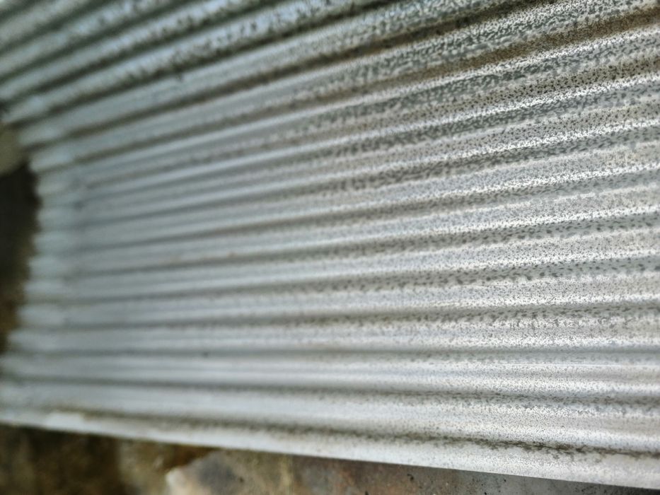 Telha em alumínio com as medidas C 324 cm L 128cm