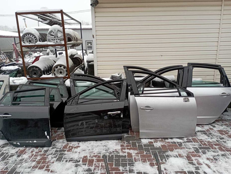 Двері права ліва Renault Megane 3 (2009-2015)