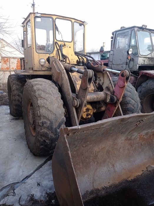 Продам фронтальний навантажувач то18. Стан робочий.