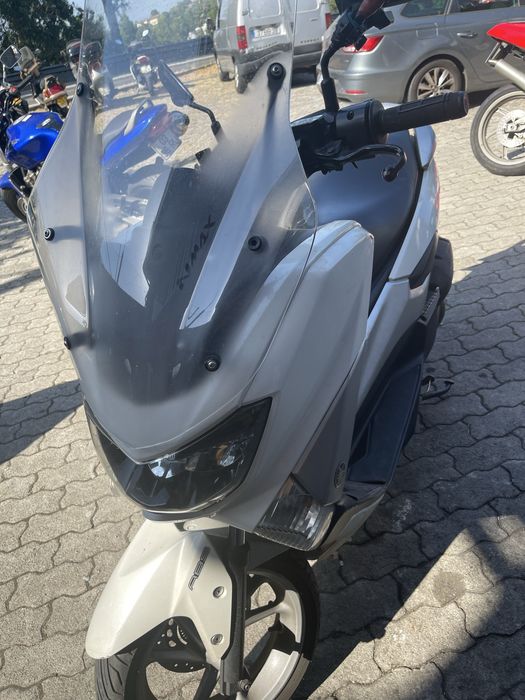 Moto Nmax  YAMAHA Blanca