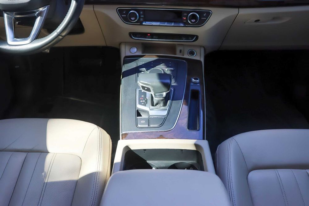 Audi Q5      2020