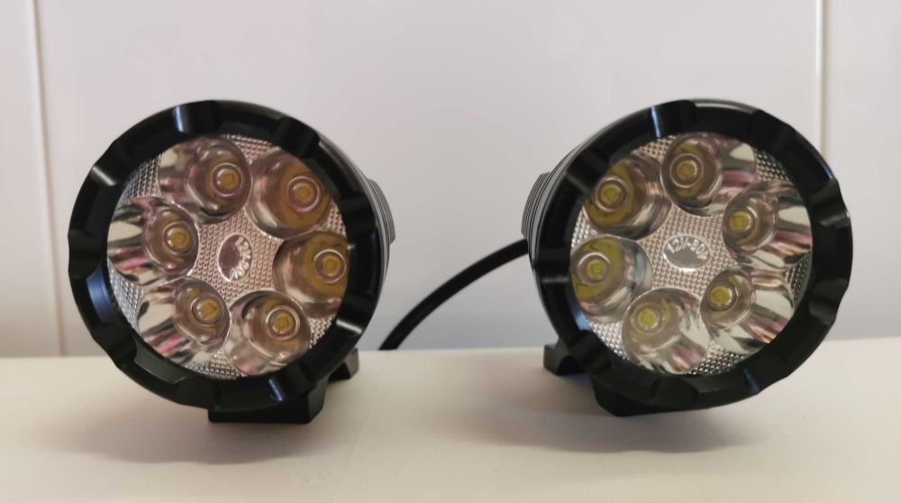 Faróis Universais Auxiliares / Nevoeiro leds / Motos / Motas ( NOVOS )
