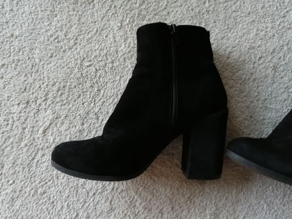 Botins em camurça da marca italiana The Flexx