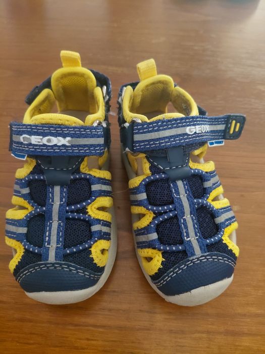 Sandalias de crianca