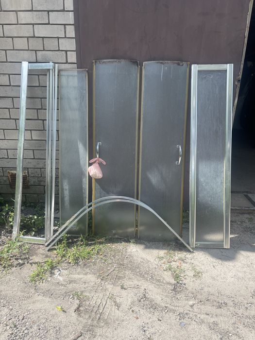 Раздвижные стекла на угловую душевую кабину
