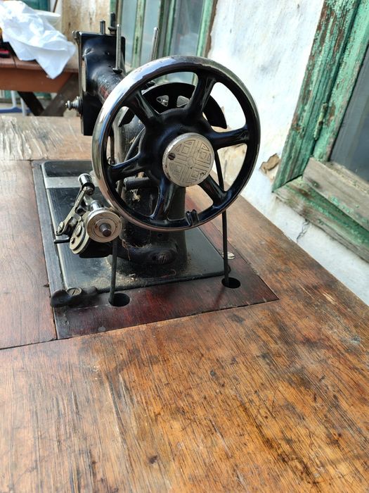 Продам швейную машинку