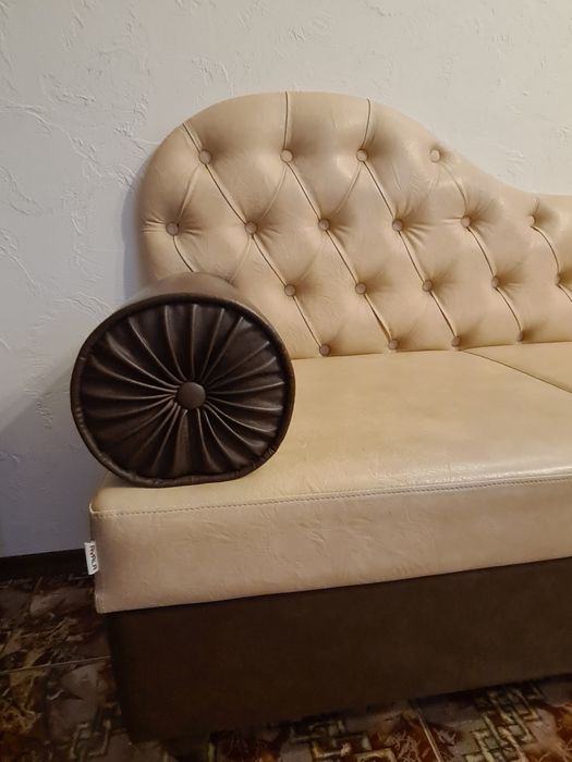 Piękna sofa dwuosobowa