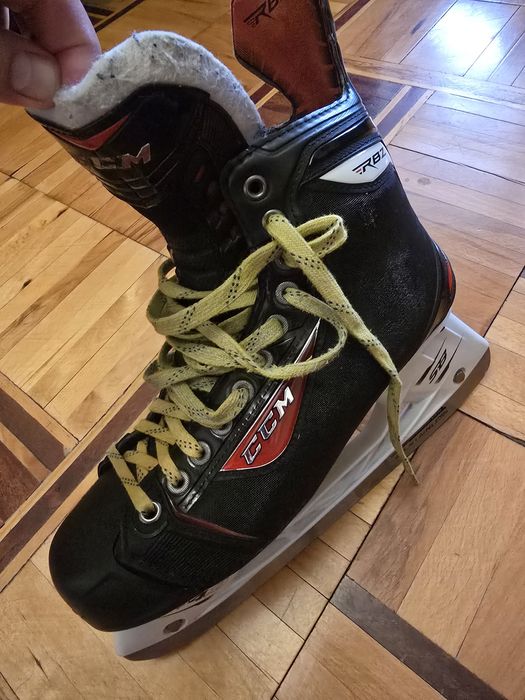 Продам хокейні ковзани CCM RBZ