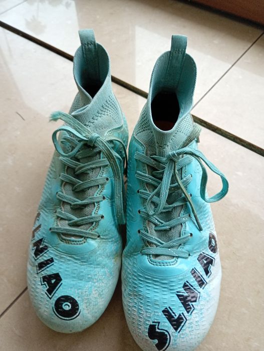 Buty piłkarskie korki