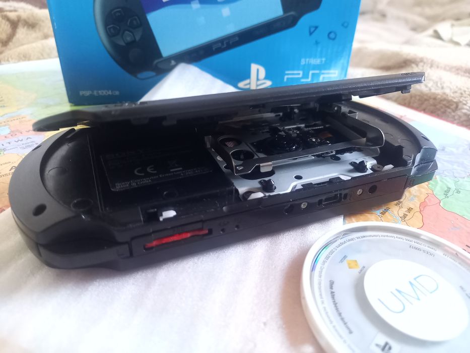 Konsola Sony psp Street E 1004 pl menu 4gb  19 gier stan BDB
