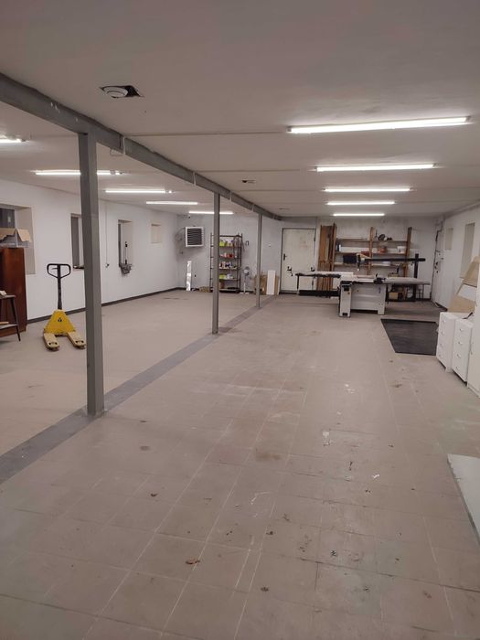 Wynajmę miejsce pracy dla STOLARZA/LAKIERNIKA z dostępem do maszyn