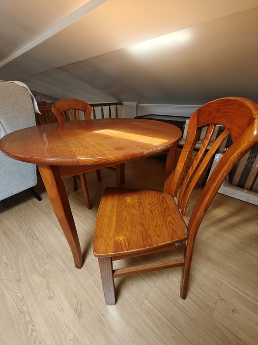 Mesa Oval Extensível em Pinho Maciço ARC + 2 Cadeiras