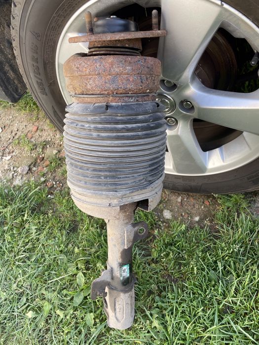 Amortyzator Pneumatyczny Prawy Przód / Lexus RX 300. 04 -09r