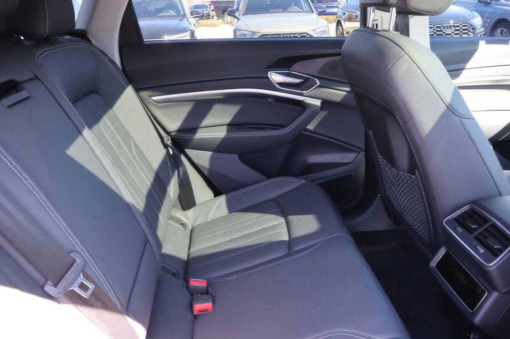 Audi e-tron quattro Prestige Sportback      2021