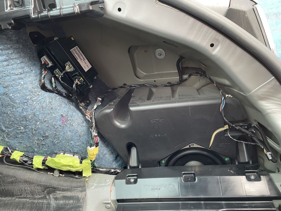 Полка,Саббуфер,Кавролин-ватин заднього багажнику Tesla model S Premium