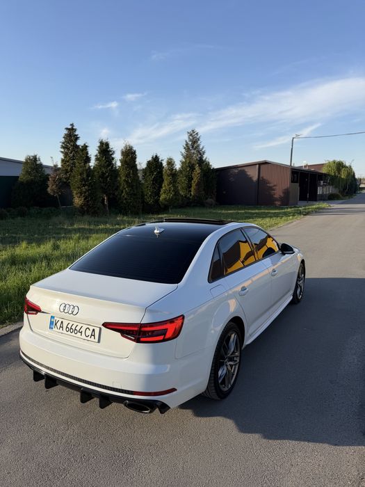 Продам ауді а4 б9 2017 рік