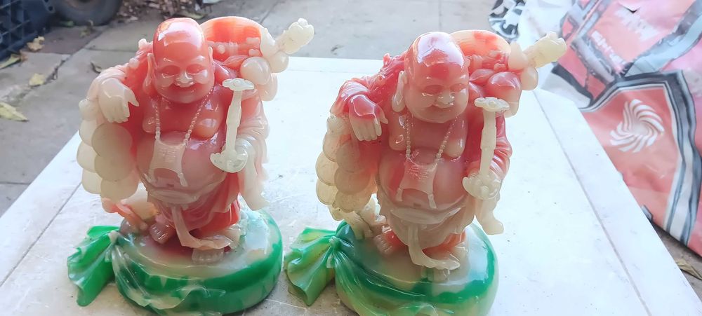 Budas em rezina 250melimetros de altura , novos
