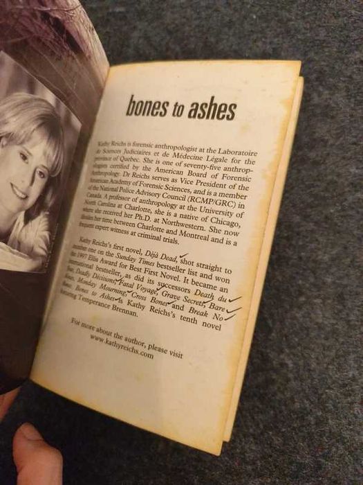 Kathy Reichs - Bones to Ashes