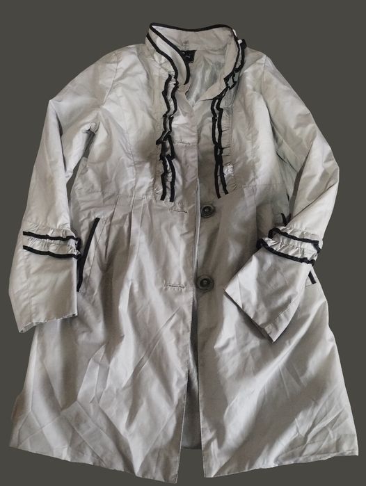 Фірмовий жіночий плащ