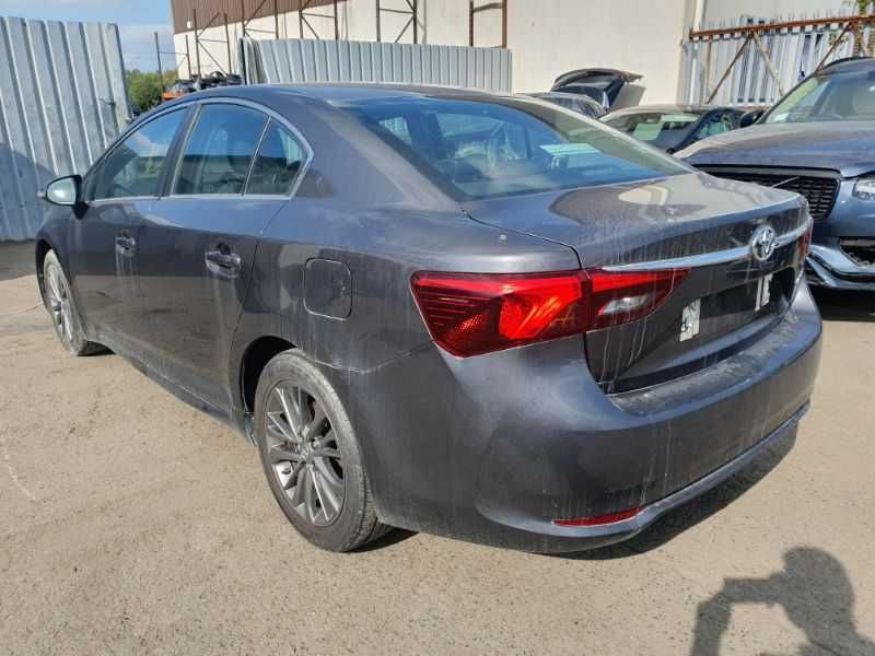 Бампере Toyota Avensis розборка шрот
