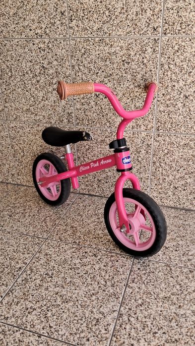 Bicicleta Frozen da Disney + Bicicleta equilíbrio Chicco + capacete