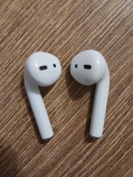 Продам AirPods (бу), працює тільки один