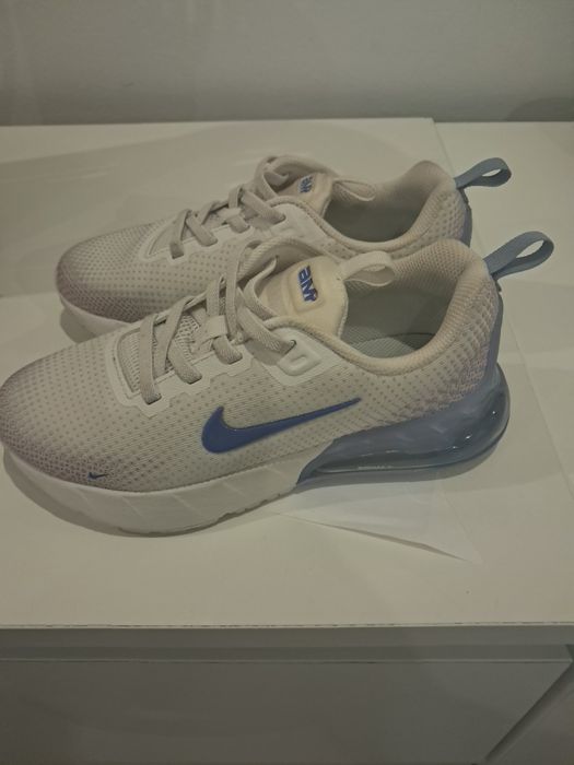 Ténis  Nike Air Max Phoenix
