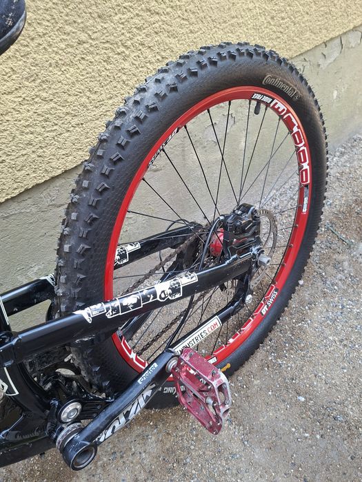 YT Industries Play Slopestyle/Dirt – Rozmiar S – Koła DT Swiss – Stan Dobry!