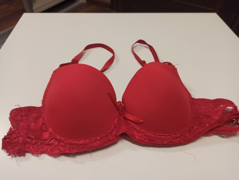 Biustonosz czerwony 34/75