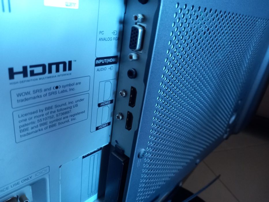 Tv grande Hitachi com comando